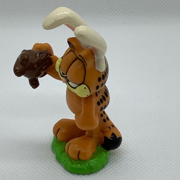 Vintage 90s PAWS Garfield Easter PVC Figure or Cake Topper - Picture 4 of 5